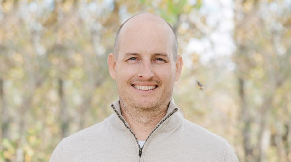 Andy Newman wide with background foliage